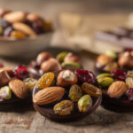 découvrez comment réussir facilement des mendiants en chocolat maison avec notre guide simple et rapide. recette, astuces et conseils pour un dessert gourmand et élégant.
