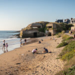 découvrez asnelles en normandie : plongez dans son histoire riche, profitez de ses plages magnifiques et explorez les activités incontournables pour un séjour inoubliable.